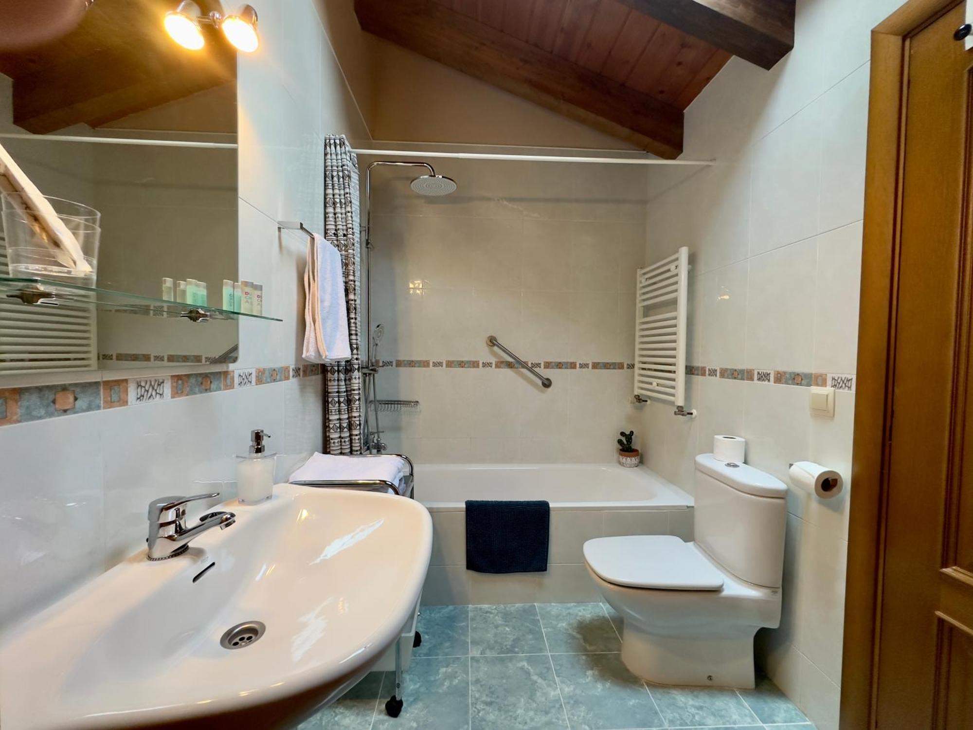 La Llardana Guest House Benasque Luaran gambar