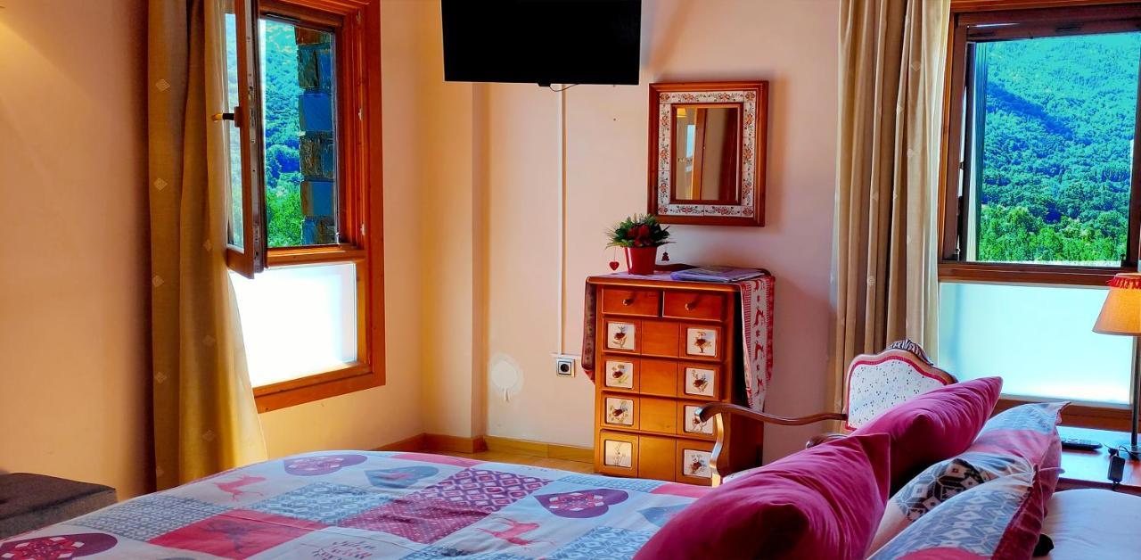 La Llardana Guest House Benasque Luaran gambar